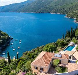 4 bedroom luxury villa with infinity pool and steps to beach in Molunat, Dubrovnik region, sleeps 8